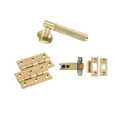 CARLISLE Satin Brass Varese Knurled Lever Handle Door Kit - Latch