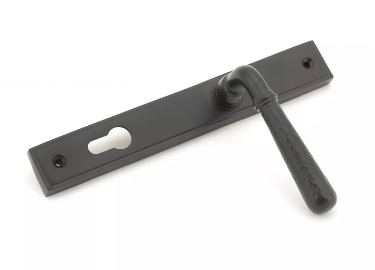 Set From The Anvil Aged Bronze Hammered Newbury Espagnolette Lever | 45773 4 Set From The Anvil Aged Bronze Hammered Newbury Espagnolette Lever | 45773 - Image 4