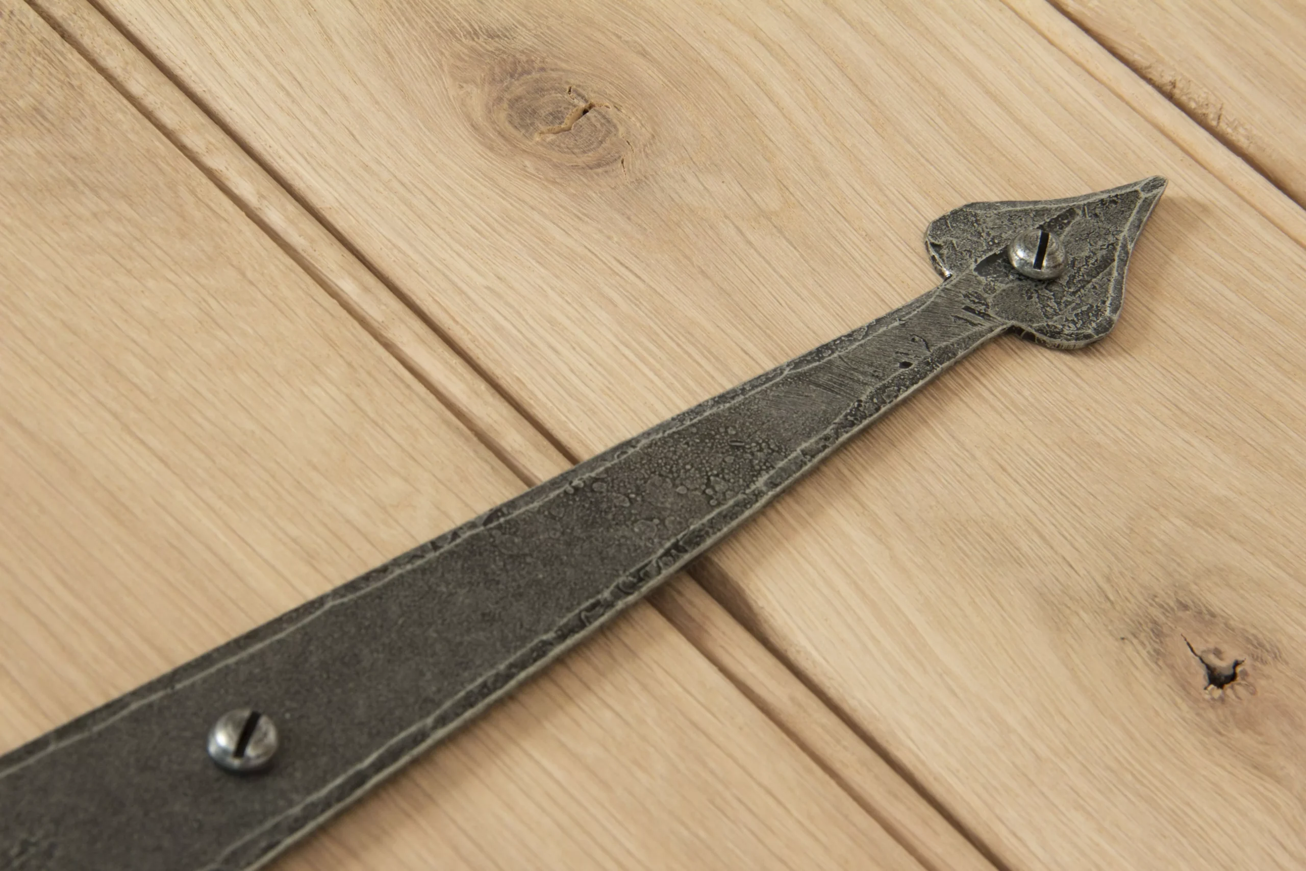 Pair From The Anvil Beeswax 6" (183mm) Arrow Head T Hinge | 33207 - Image 3