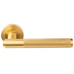 CARLISLE Satin Brass Manital Syntax Knurled Lever On Round Rose | SX5SB