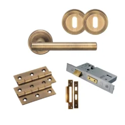 CARLISLE Antique Brass Philadelphia Lever Handle Door Kit - Lock